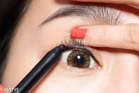 用眼影怎么畫眼線 深邃電眼5大技巧公開 用眼影怎么畫眼線 深邃電眼5大技巧公開