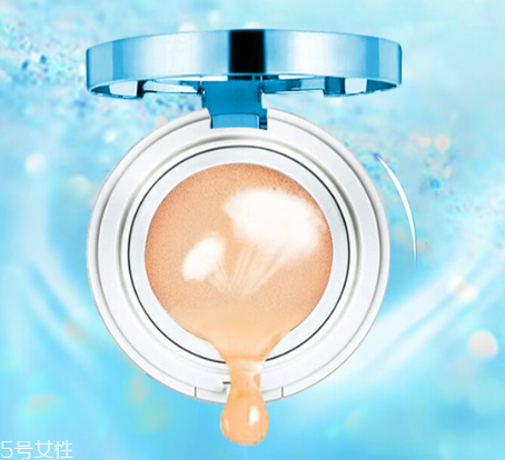 夏天用粉底液還是氣墊bb好 愛出油用粉底液準(zhǔn)沒錯