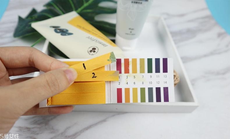 悅詩風吟和dmc洗面奶哪個好 油皮用悅詩風吟更好 悅詩風吟和dmc洗面奶哪個好 油皮用悅詩風吟更好