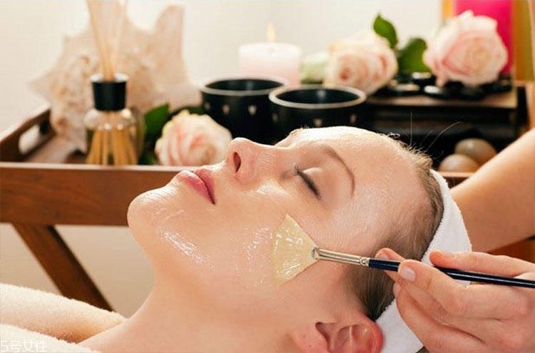 油皮長痘用什么洗面奶 油皮護(hù)臉指南快收好