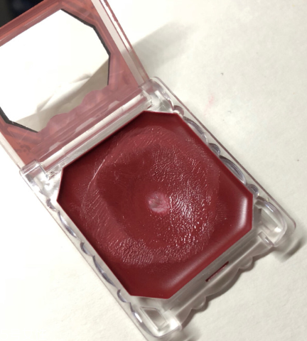 液體腮紅和腮紅膏哪個好 液體腮紅持妝力最強 液體腮紅和腮紅膏哪個好 液體腮紅持妝力最強