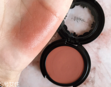 液體腮紅和腮紅膏哪個好 液體腮紅持妝力最強 液體腮紅和腮紅膏哪個好 液體腮紅持妝力最強