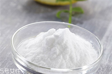 小蘇打怎么治狐臭 這些人更易有腋臭 小蘇打怎么治狐臭 這些人更易有腋臭