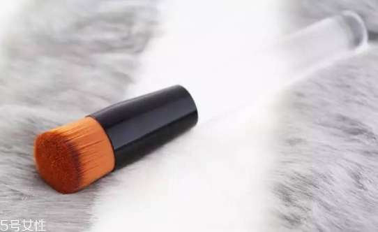 粉底刷怎么挑選 這2點(diǎn)要注意 粉底刷怎么挑選 這2點(diǎn)要注意
