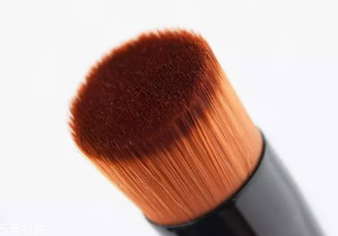 粉底刷怎么挑選 這2點(diǎn)要注意 粉底刷怎么挑選 這2點(diǎn)要注意