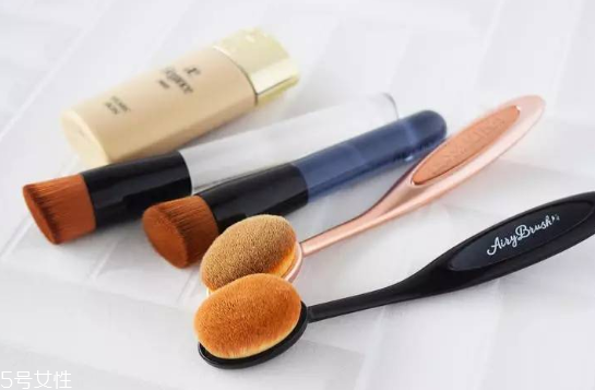粉底刷怎么挑選 這2點(diǎn)要注意 粉底刷怎么挑選 這2點(diǎn)要注意