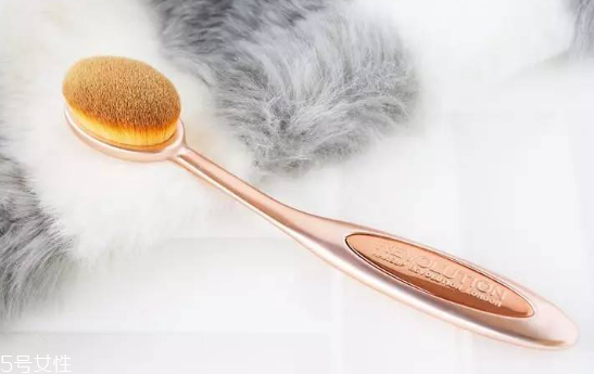 粉底刷什么材質(zhì)好 人造毛抓粉力極強 粉底刷什么材質(zhì)好 人造毛抓粉力極強