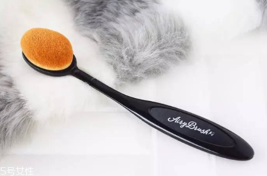 粉底刷什么材質(zhì)好 人造毛抓粉力極強 粉底刷什么材質(zhì)好 人造毛抓粉力極強
