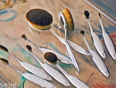 粉底刷什么材質(zhì)好 人造毛抓粉力極強 粉底刷什么材質(zhì)好 人造毛抓粉力極強