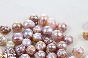 珍珠粉會使皮膚變干嗎 不會有這個現(xiàn)象 珍珠粉會使皮膚變干嗎 不會有這個現(xiàn)象