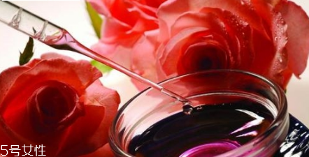 玫瑰精油的功效與作用 教你玫瑰精油的使用方法 玫瑰精油的功效與作用 教你玫瑰精油的使用方法