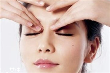 精油按摩眼部有什么效果 精油按摩眼部注意事項 精油按摩眼部有什么效果 精油按摩眼部注意事項