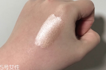 高光液適合什么膚質(zhì) 油皮用了易脫妝 高光液適合什么膚質(zhì) 油皮用了易脫妝
