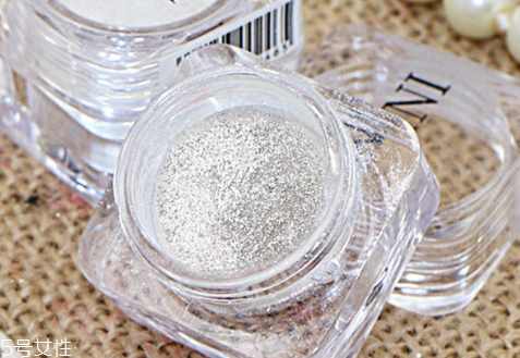 白色高光適合什么膚色 很百搭但不能用太多 白色高光適合什么膚色 很百搭但不能用太多