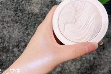 白色高光適合什么膚色 很百搭但不能用太多 白色高光適合什么膚色 很百搭但不能用太多