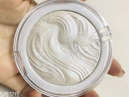 白色高光適合什么膚色 很百搭但不能用太多 白色高光適合什么膚色 很百搭但不能用太多