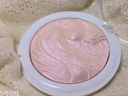 白色高光適合什么膚色 很百搭但不能用太多 白色高光適合什么膚色 很百搭但不能用太多