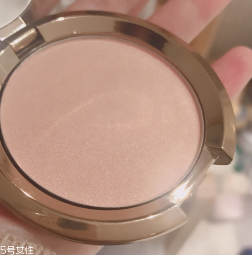 粉色高光適合什么膚色 這種膚色用了粉中透白 粉色高光適合什么膚色 這種膚色用了粉中透白