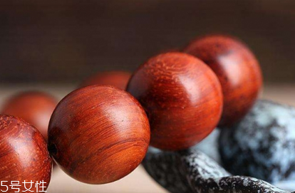 小葉紫檀手串能上油嗎 手串這樣盤才好看 小葉紫檀手串能上油嗎 手串這樣盤才好看