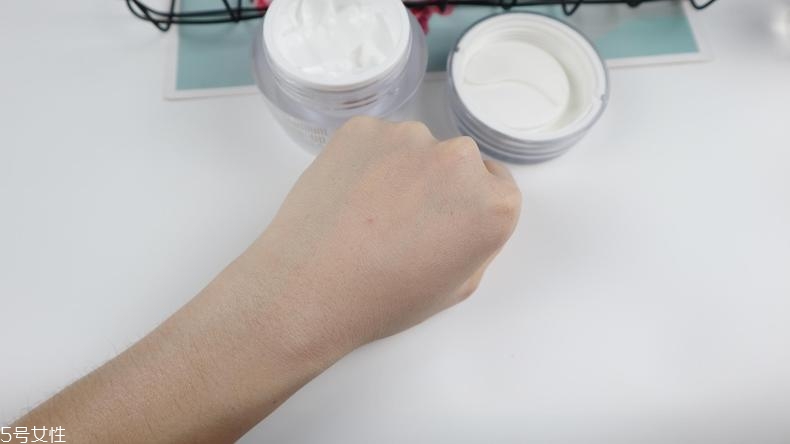 蒂佳婷和珂萊歐素顏霜比較 2款大熱選手全面對比 蒂佳婷和珂萊歐素顏霜比較 2款大熱選手全面對比