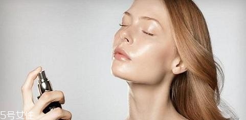 混油皮用什么底妝 這么化妝不泛油光不脫妝 混油皮用什么底妝 這么化妝不泛油光不脫妝