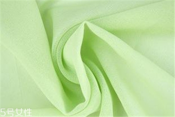 雪紡和桑蠶絲的區(qū)別 后者要高檔一些 雪紡和桑蠶絲的區(qū)別 后者要高檔一些
