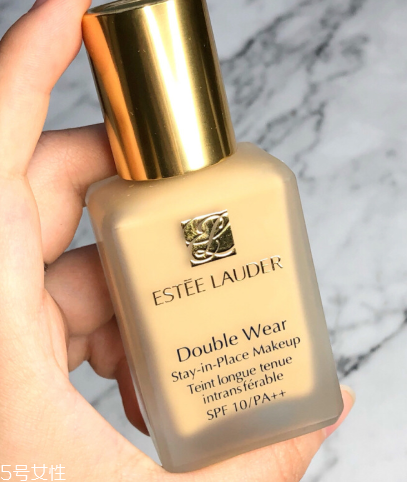 歐萊雅紅胖子氣墊和雅詩蘭黛dw粉底液哪個(gè)好