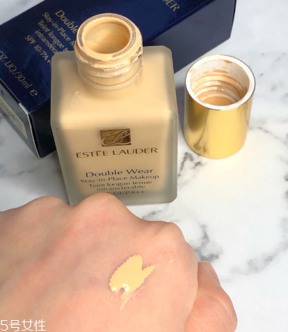 歐萊雅紅胖子氣墊和雅詩蘭黛dw粉底液哪個(gè)好