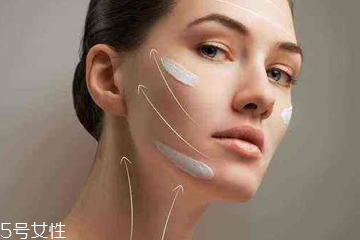 混油皮用什么底妝 這么化妝不泛油光不脫妝 混油皮用什么底妝 這么化妝不泛油光不脫妝