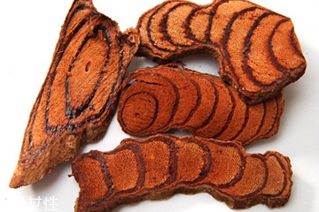 雞血藤是什么顏色 形同雞血色 雞血藤是什么顏色 形同雞血色