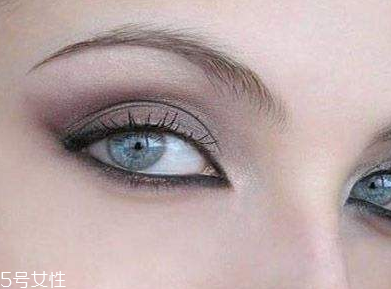 美瞳會(huì)掉色嗎 正品不會(huì)的 美瞳會(huì)掉色嗎 正品不會(huì)的