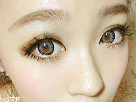 美瞳能用礦泉水泡嗎 這樣是錯(cuò)誤做法