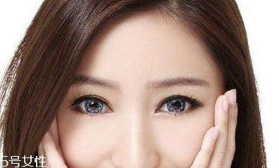 美瞳能用礦泉水泡嗎 這樣是錯(cuò)誤做法