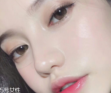 美瞳能用礦泉水泡嗎 這樣是錯(cuò)誤做法