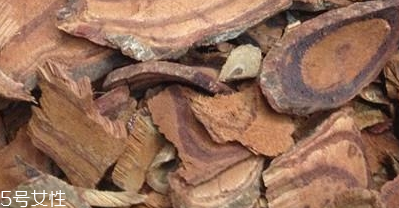 雞血藤和金剛藤的區(qū)別 外形不同 雞血藤和金剛藤的區(qū)別 外形不同