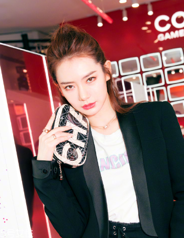 美瞳多久換一次護(hù)理液 及時(shí)更換 美瞳多久換一次護(hù)理液 及時(shí)更換