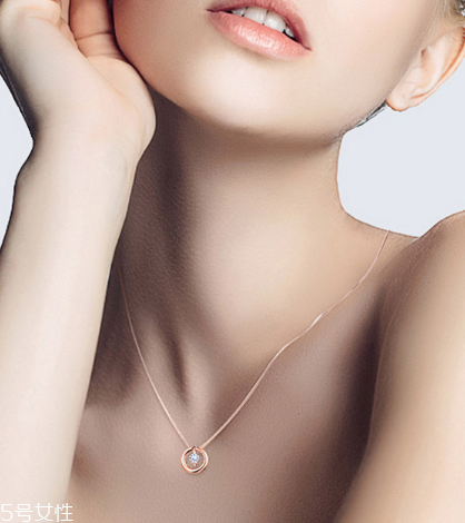 什么樣的鎖骨鏈好看 讓你的頸部不再留白 什么樣的鎖骨鏈好看 讓你的頸部不再留白