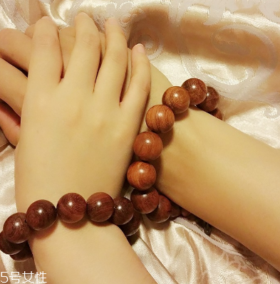 黃花梨手串怎么盤玩 這些細(xì)節(jié)決定盤玩效果 黃花梨手串怎么盤玩 這些細(xì)節(jié)決定盤玩效果