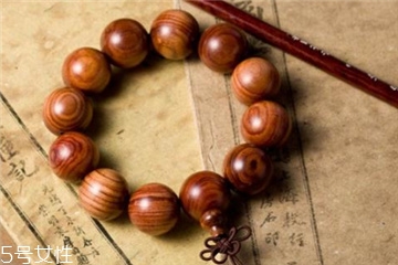 黃花梨手串怎么盤玩 這些細(xì)節(jié)決定盤玩效果 黃花梨手串怎么盤玩 這些細(xì)節(jié)決定盤玩效果