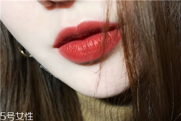 雅詩(shī)蘭黛333和mac chili哪個(gè)好看 兩款都是斷貨王 雅詩(shī)蘭黛333和mac chili哪個(gè)好看 兩款都是斷貨王