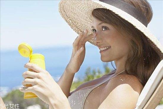 混油皮用什么底妝 這么化妝不泛油光不脫妝 混油皮用什么底妝 這么化妝不泛油光不脫妝