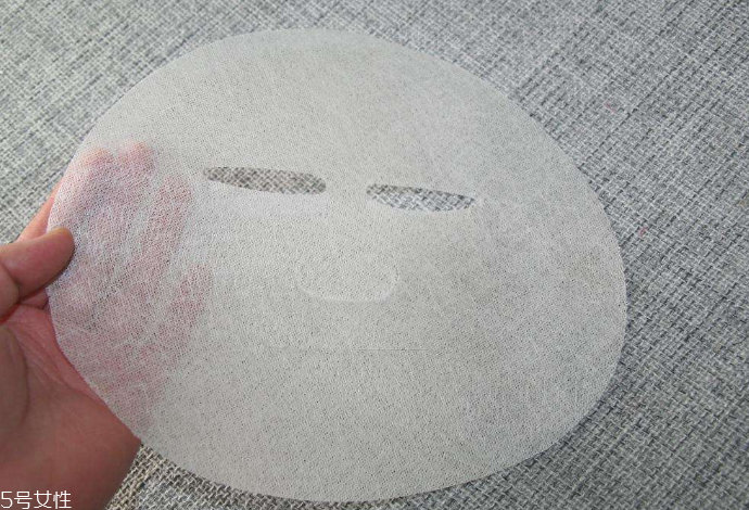無紡布面膜和蠶絲面膜哪個好 2大常用面膜pk 無紡布面膜和蠶絲面膜哪個好 2大常用面膜pk