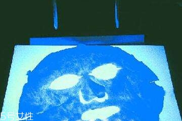 面膜熒光劑是什么成分 夜光臉的元兇 面膜熒光劑是什么成分 夜光臉的元兇