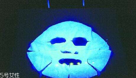 面膜熒光劑是什么成分 夜光臉的元兇 面膜熒光劑是什么成分 夜光臉的元兇