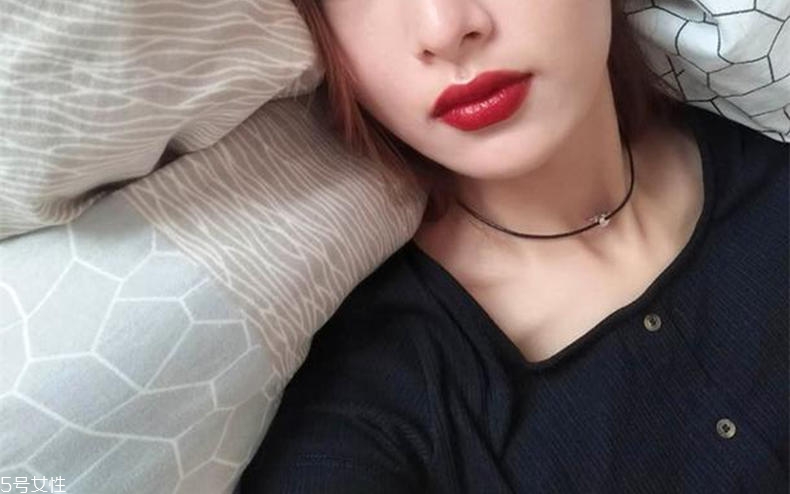 阿瑪尼紅管405什么質(zhì)地 不會(huì)流動(dòng)的番茄醬 阿瑪尼紅管405什么質(zhì)地 不會(huì)流動(dòng)的番茄醬