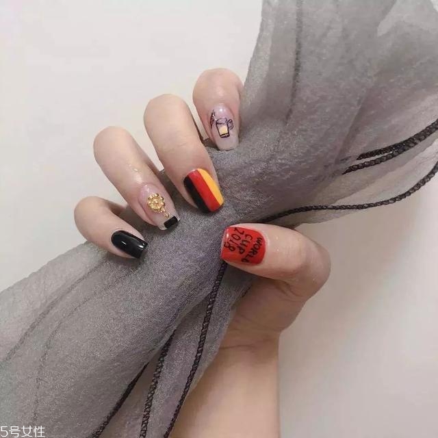 2018世界杯主題美甲 這樣的美甲真的很應(yīng)景 2018世界杯主題美甲 這樣的美甲真的很應(yīng)景