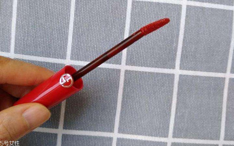 阿瑪尼紅管405什么質(zhì)地 不會(huì)流動(dòng)的番茄醬 阿瑪尼紅管405什么質(zhì)地 不會(huì)流動(dòng)的番茄醬