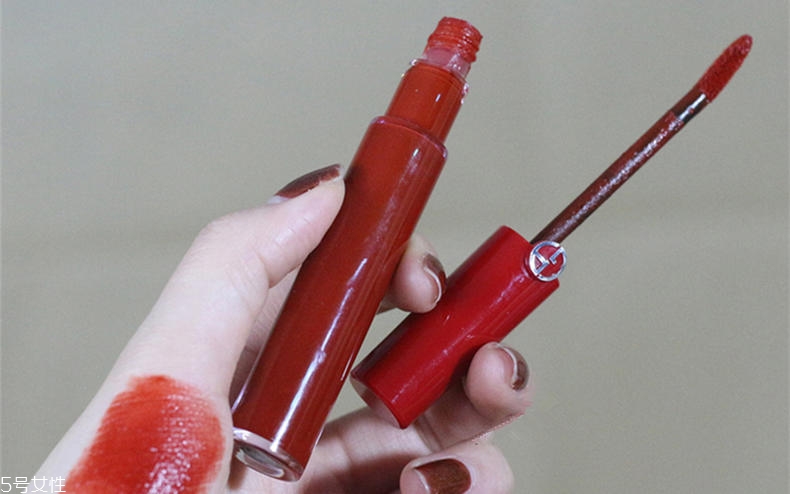 阿瑪尼紅管405什么質(zhì)地 不會(huì)流動(dòng)的番茄醬 阿瑪尼紅管405什么質(zhì)地 不會(huì)流動(dòng)的番茄醬