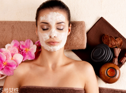 暴曬后敷什么面膜好 使用面膜時(shí)的注意事項(xiàng) 暴曬后敷什么面膜好 使用面膜時(shí)的注意事項(xiàng)