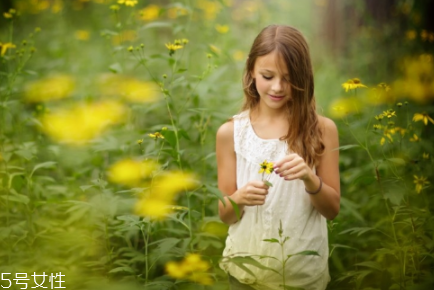小孩子可以用洗面奶嗎 兒童面部清潔這樣做 小孩子可以用洗面奶嗎 兒童面部清潔這樣做